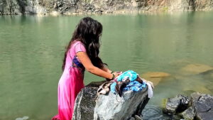 The girl of the village was washing clothes, then she went to her his mms video lick